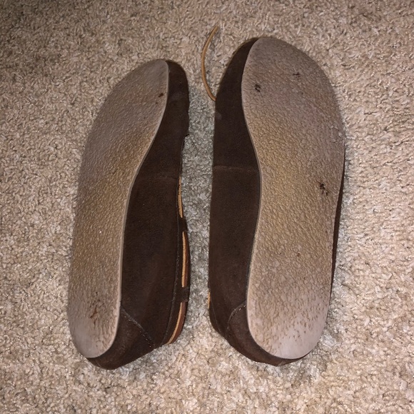 Some brown comfy slippers - Picture 2 of 2